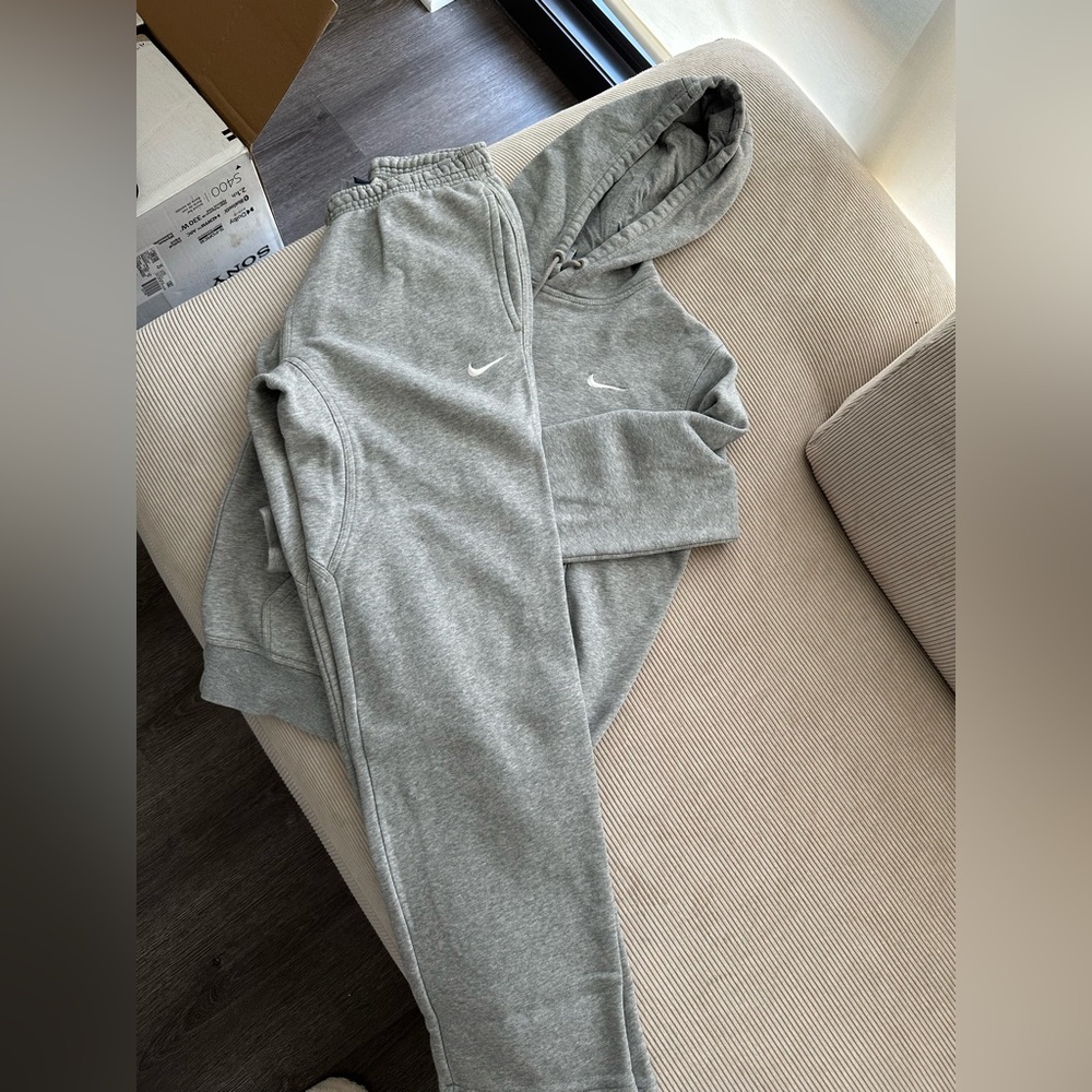 Nike sweatsuit